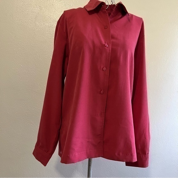 Source Unknown Tops - Dusty rose button-down blouse, Size 10. 100% polyester. EUC. Unknown brand.